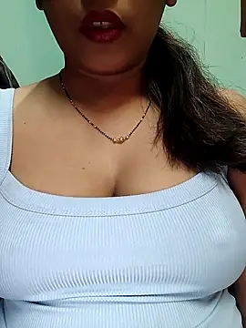Snapshot of sexyindi_couple chatting on 03/07/25, 02:12 sexyindi couple online show from 03/07/25, 02:12