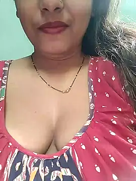 Snapshot of sexyindi_couple chatting on 01/25/25, 07:38 sexyindi couple online show from 01/25/25, 07:38