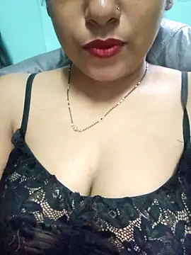 Snapshot of sexyindi_couple chatting on 03/15/25, 06:14 sexyindi couple online show from 03/15/25, 06:14