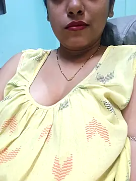 Snapshot of sexyindi_couple chatting on 02/17/25, 06:09 sexyindi couple online show from 02/17/25, 06:09