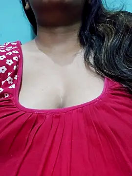 Snapshot of sexyindi_couple chatting on 09/29/25, 06:31 sexyindi couple online show from 09/29/25, 06:31