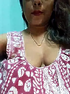 Snapshot of sexyindi_couple chatting on 02/13/25, 05:33 sexyindi couple online show from 02/13/25, 05:33
