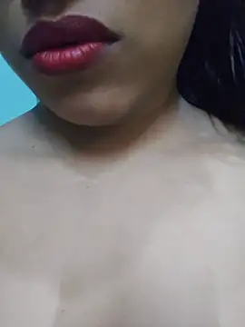 Snapshot of sexyindi_couple chatting on 06/25/26, 07:35 sexyindi couple online show from 06/25/26, 07:35