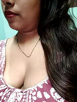 Snapshot of sexyindi_couple chatting on 03/09/25, 01:48 sexyindi couple online show from 03/09/25, 01:48