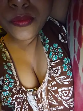 Snapshot of sexyindi_couple chatting on 07/29/26, 06:40 sexyindi couple online show from 07/29/26, 06:40