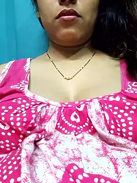Snapshot of sexyindi_couple chatting on 10/09/25, 01:22 sexyindi couple online show from 10/09/25, 01:22