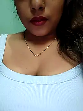 Snapshot of sexyindi_couple chatting on 01/01/25, 07:41 sexyindi couple online show from 01/01/25, 07:41