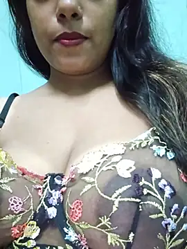 Snapshot of sexyindi_couple chatting on 06/21/26, 02:56 sexyindi couple online show from 06/21/26, 02:56