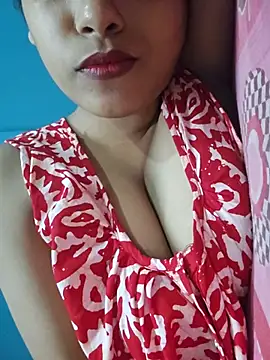 Snapshot of sexyindi_couple chatting on 07/04/26, 07:48 sexyindi couple online show from 07/04/26, 07:48