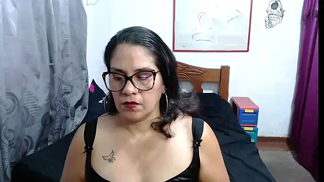 Mistresskloe01 online show from 02/15/25, 12:43