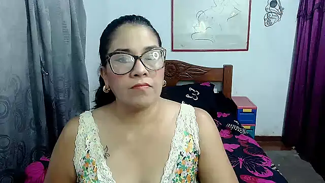 Mistresskloe01 online show from 10/04/25, 12:50