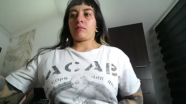 Naughty Kittenm online show from 12/18/25, 10:41