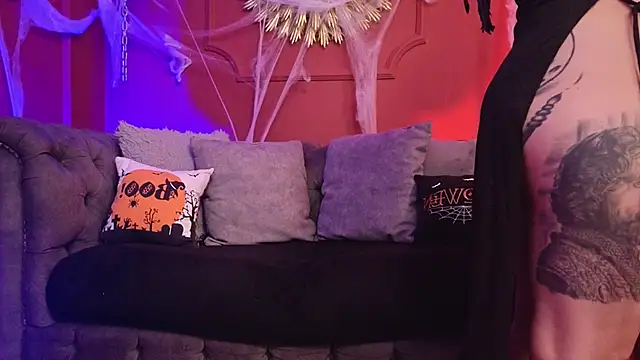 Julieta Russell online show from 10/31/25, 03:30