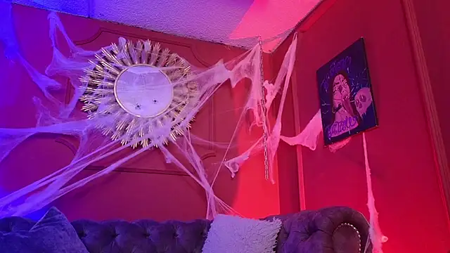 Julieta Russell online show from 10/22/25, 11:20