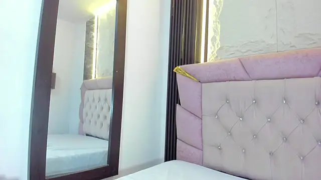 laurem-paulette online show from 11/17/25, 07:07