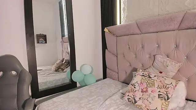 laurem-paulette online show from 02/23/26, 05:57