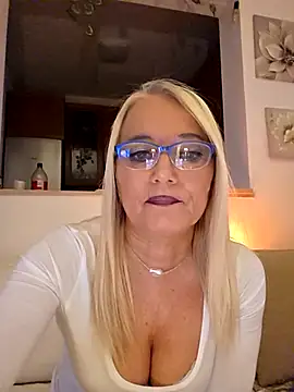 kikkastar online show from 10/28/25, 09:03