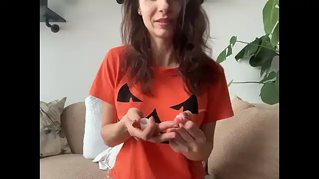 Mary Wet online show from 10/17/25, 11:56