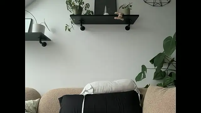 Mary Wet online show from 12/17/25, 02:33