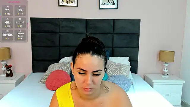 MadisonJenner online show from 11/26/25, 11:21