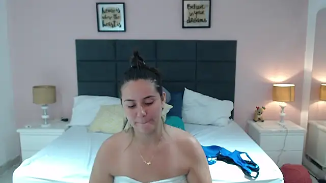 Snapshot of MadisonJenner chatting on 03/12/25, 08:09 MadisonJenner online show from 03/12/25, 08:09