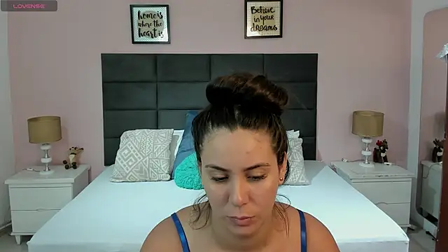 Snapshot of MadisonJenner chatting on 10/10/25, 10:49 MadisonJenner online show from 10/10/25, 10:49