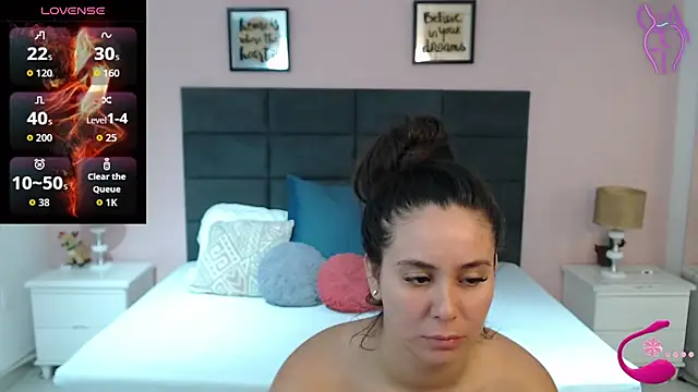 Snapshot of MadisonJenner chatting on 09/21/25, 01:27 MadisonJenner online show from 09/21/25, 01:27