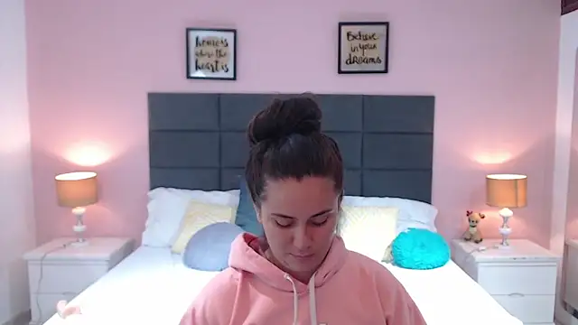 Snapshot of MadisonJenner chatting on 02/07/25, 06:02 MadisonJenner online show from 02/07/25, 06:02