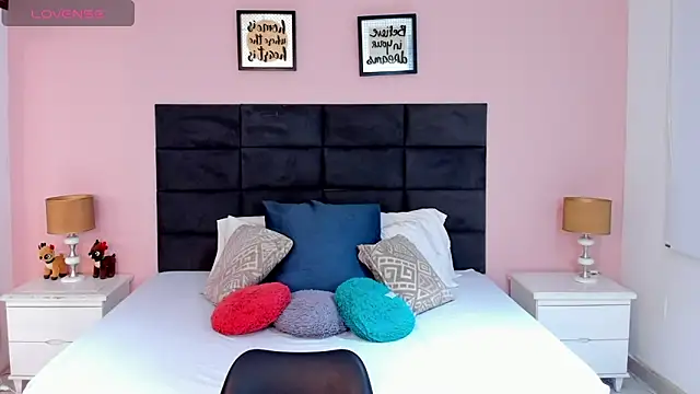 MadisonJenner online show from 12/01/25, 10:27