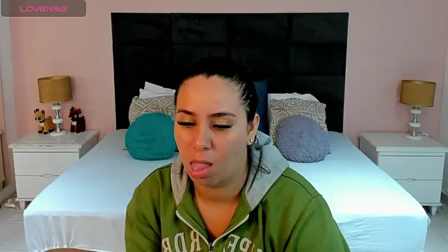 MadisonJenner online show from 12/04/25, 12:04