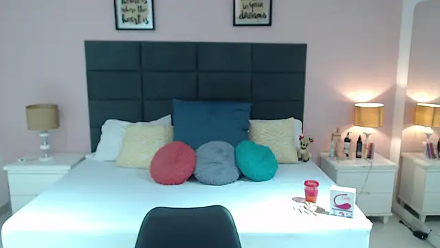 Snapshot of MadisonJenner chatting on 03/09/25, 10:52 MadisonJenner online show from 03/09/25, 10:52