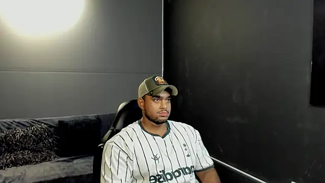 Snapshot of Big_furry_bear13 chatting on 11/08/25, 12:20 Big furry bear13 online show from 11/08/25, 12:20