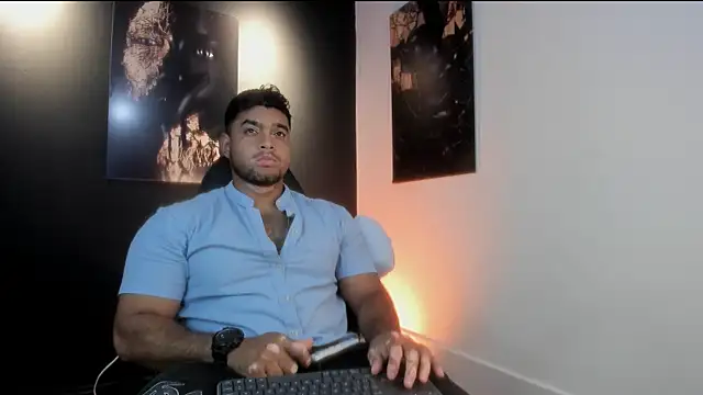 Snapshot of Big_furry_bear13 chatting on 10/25/25, 04:44 Big furry bear13 online show from 10/25/25, 04:44