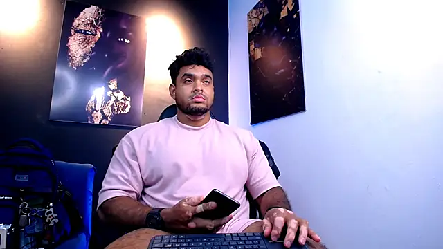 Snapshot of Big_furry_bear13 chatting on 12/18/25, 05:01 Big furry bear13 online show from 12/18/25, 05:01