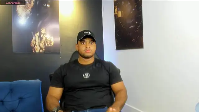 Snapshot of Big_furry_bear13 chatting on 11/11/25, 05:24 Big furry bear13 online show from 11/11/25, 05:24