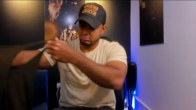 Snapshot of Big_furry_bear13 chatting on 11/23/25, 12:59 Big furry bear13 online show from 11/23/25, 12:59