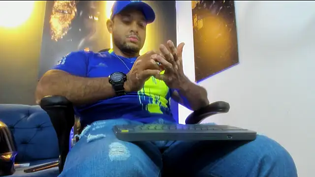 Snapshot of Big_furry_bear13 chatting on 11/27/25, 05:19 Big furry bear13 online show from 11/27/25, 05:19