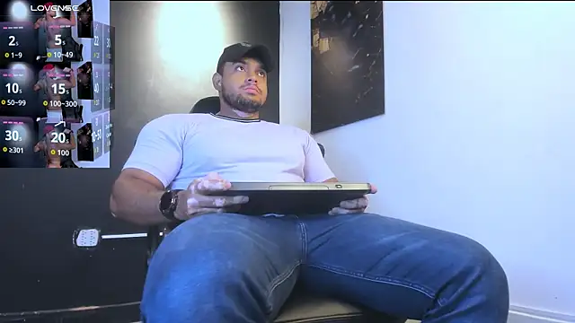 Big furry bear13 online show from 04/04/26, 11:28