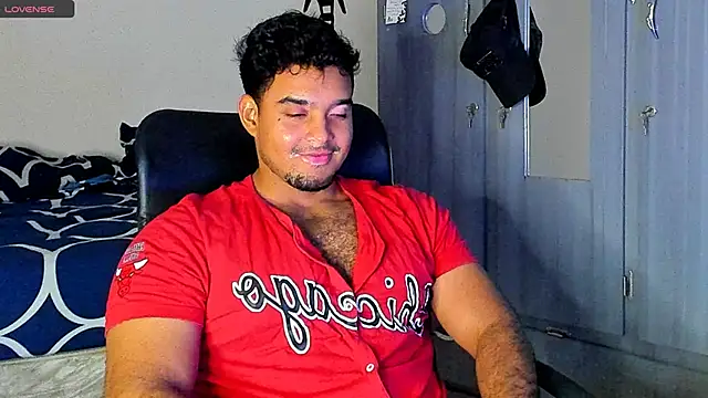 Snapshot of Big_furry_bear13 chatting on 03/06/25, 05:35 Big furry bear13 online show from 03/06/25, 05:35