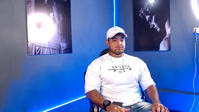 Snapshot of Big_furry_bear13 chatting on 09/22/25, 05:13 Big furry bear13 online show from 09/22/25, 05:13