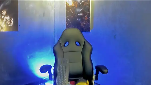 Snapshot of Big_furry_bear13 chatting on 09/30/25, 05:24 Big furry bear13 online show from 09/30/25, 05:24