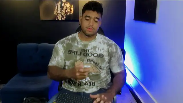 Snapshot of Big_furry_bear13 chatting on 11/05/25, 04:26 Big furry bear13 online show from 11/05/25, 04:26