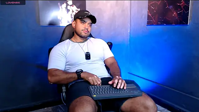 Snapshot of Big_furry_bear13 chatting on 10/08/25, 06:26 Big furry bear13 online show from 10/08/25, 06:26