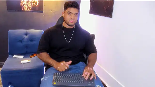 Snapshot of Big_furry_bear13 chatting on 11/19/25, 05:29 Big furry bear13 online show from 11/19/25, 05:29