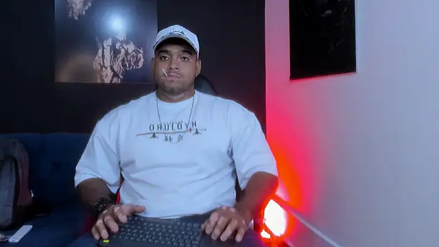 Snapshot of Big_furry_bear13 chatting on 11/01/25, 05:47 Big furry bear13 online show from 11/01/25, 05:47