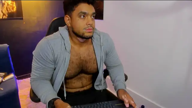 Snapshot of Big_furry_bear13 chatting on 11/25/25, 05:30 Big furry bear13 online show from 11/25/25, 05:30