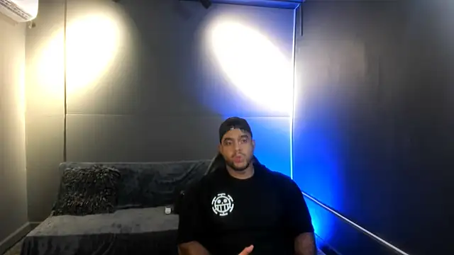 Snapshot of Big_furry_bear13 chatting on 12/15/25, 05:24 Big furry bear13 online show from 12/15/25, 05:24