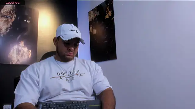 Snapshot of Big_furry_bear13 chatting on 11/10/25, 03:28 Big furry bear13 online show from 11/10/25, 03:28