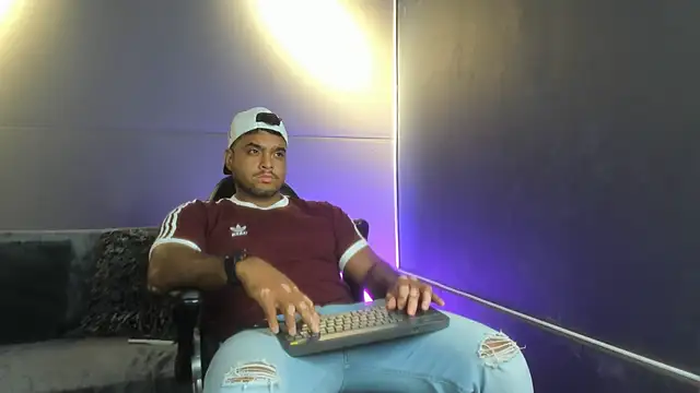 Big furry bear13 online show from 12/23/25, 08:02