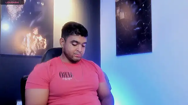 Snapshot of Big_furry_bear13 chatting on 10/10/25, 04:46 Big furry bear13 online show from 10/10/25, 04:46